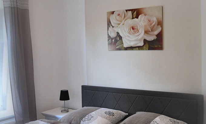 Toenning Apartment | Ferienwohnung Jakob, mit Garten, Terrasse und Strandkorb