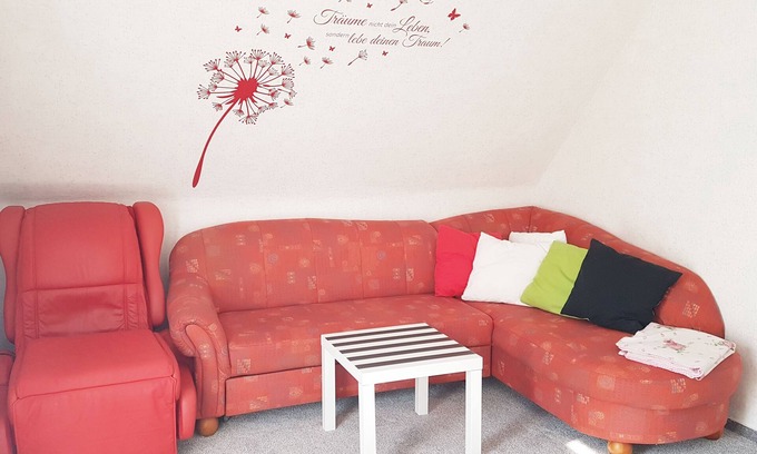 Gifhorn Condo | Ferienwohnung Kochel, 44 qm, mit Wohn-/schlafraum, Balkon mit Blick in Garten