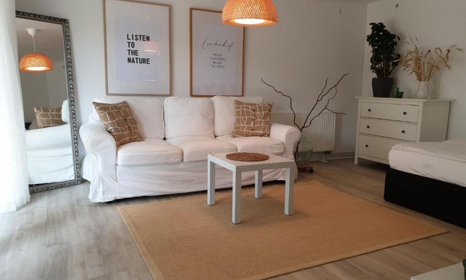 Ottersleben House | Ferienwohnung Lindenhof, zentrumsnah mit Terrasse und Grillmöglichkeit