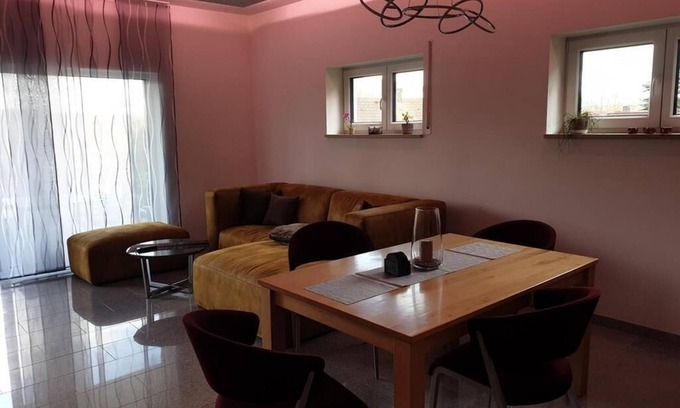 Beilngries Apartment | Ferienwohnung mit 2 Schlafzimmer und Terrasse