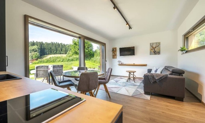 Georgenberg Apartment | Ferienwohnung mit Barrierefreier Dusche und Terrasse zum Relaxen