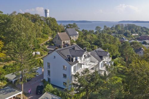Lietzow Apartment | Ferienwohnung mit Balkon, Kamin und Sauna - Ferienresidenz Zwei Bodden FeWo 2-9