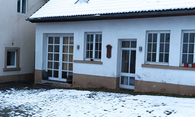 Obere Kyll Apartment | Ferienwohnung mit Blick ins Grüne und Extravaganter Einrichtung