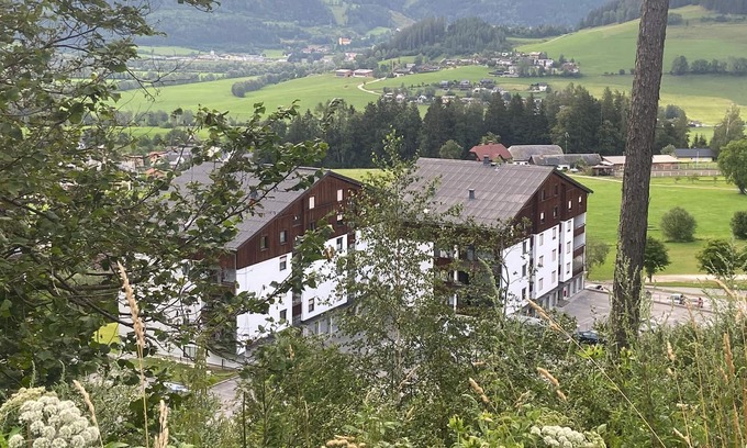 Aigen im Ennstal Apartment | Ferienwohnung mit Tollem Ausblick, Pool und Sauna