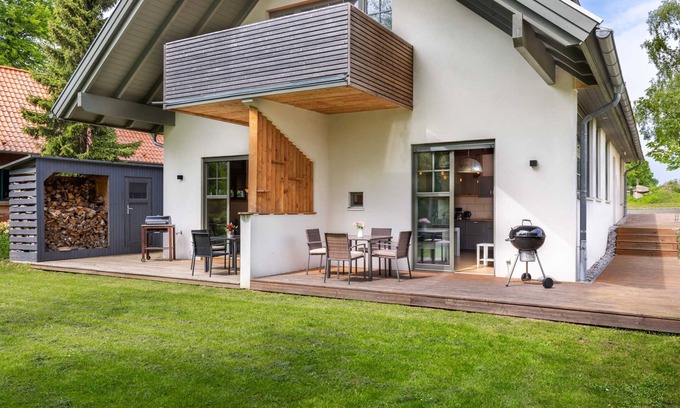 Steffenshagen Apartment | Ferienwohnung Mond mit Terrasse, Kamin und Garten - Ferienhaus Sonne, Mond und Sterne bei