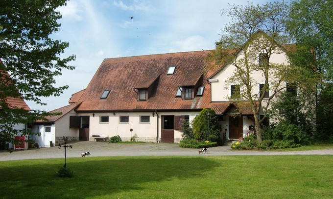 Neureuth Apartment | Ferienwohnung Neureuth