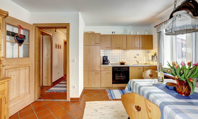 Stanggaß Apartment | Ferienwohnung Nr. 02 "Kehlstein" für 1-2 Pers., ca. 54 qm, Schlafzimmer, Wohnraum, Küche, Balkon
