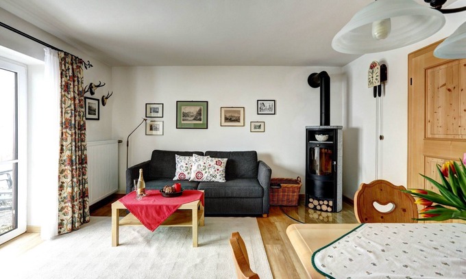 Stanggaß Apartment | Ferienwohnung Nr. 03 "Untersberg" für 1-2 Pers., ca. 69 qm, Schlafzimmer, Wohnschlafraum, Küche, Terrasse