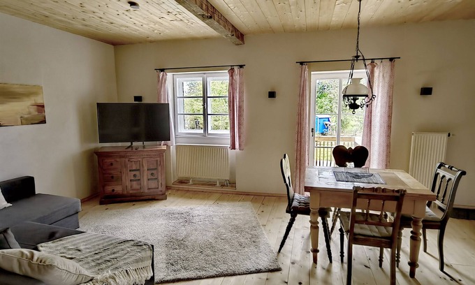Halfing Apartment | Ferienwohnung Nusseckerl, 42 qm Obergeschoss, Kombinierter Wohn- und Schlafraum