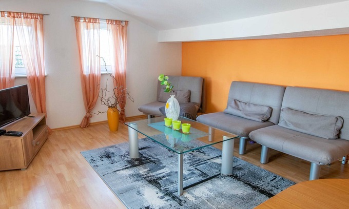 Prohn Apartment | Ferienwohnung - Pension Zur Kurve