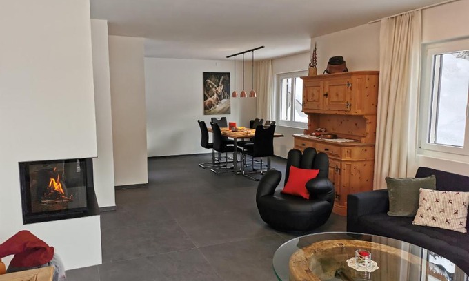 Pontresina Apartment | Ferienwohnung Pontresina - Chesa Andrea - Gartensitzplatz