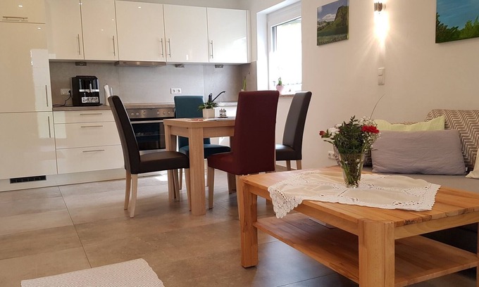 Bad Endorf Apartment | Ferienwohnung "Rositta", 45 qm Erdgeschoss, 1 separates Schlafzimmer