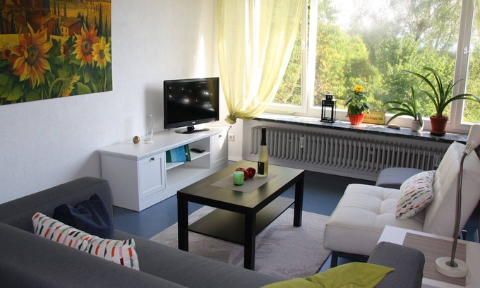 Ailingen Apartment | Ferienwohnung "Sonnenblume", 72qm, 2 Schlafzimmer, max. 4 Personen