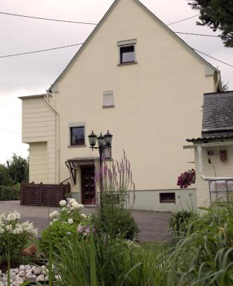 Hillscheid Apartment | Ferienwohnung Sauer