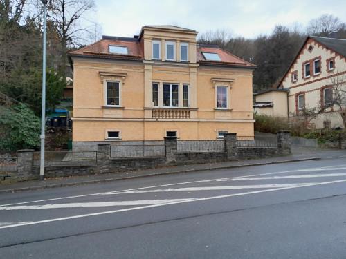 Aue Apartment | Ferienwohnung Springstein