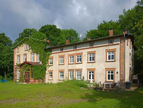 Lalendorf Apartment | Ferienwohnung und Gästezimmer im Gutshaus Alt-Krassow