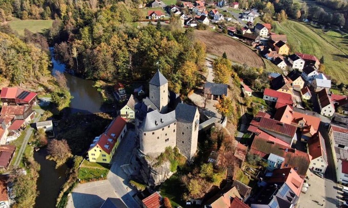 Falkenberg Apartment | Ferienwohnung und Sommerhaus unter der Burg