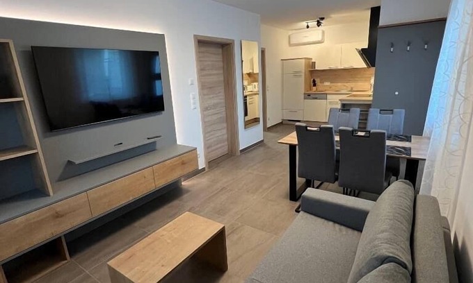 Sinzing Apartment | Ferienwohnung Villa Bachfischer mit Blick ins Grüne
