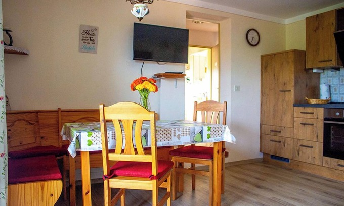 Kirchanschoring Apartment | Ferienwohnung Zwiesel, 50 qm, 2 Schlafzimmer, 4 Personen und Kinderbett, Balkon mit Bergblick, Nichtraucher, Obergeschoß