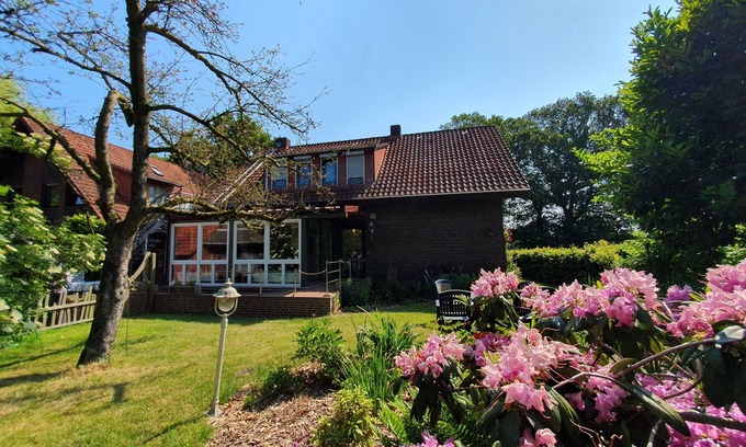 Uplengen Apartment | Ferienwohnungen Am Traumgarten 35646 - Holiday apartment Am Traumgarten -