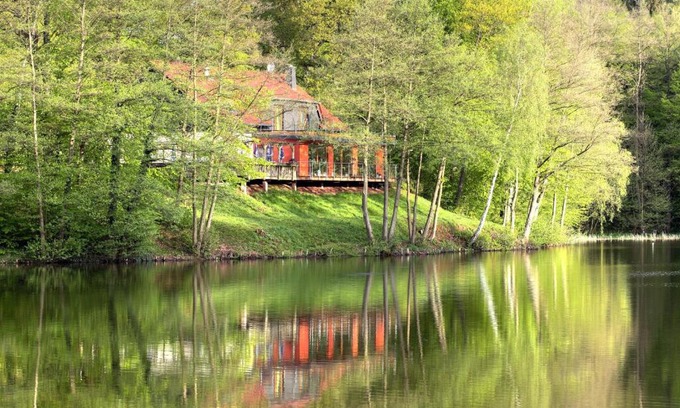 Sangerhausen House | Ferienwohnungen & Campingfässer am Kunstteich