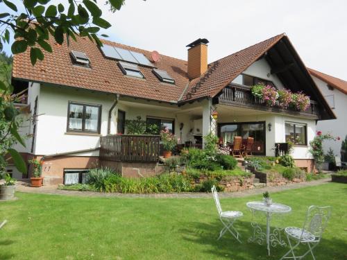 Grossheubach Apartment | Ferienwohnungen Haus Albert