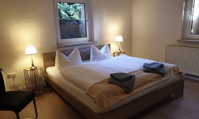 Neupetershain Nord Apartment | Ferienzimmer 1 - Familyandbike
