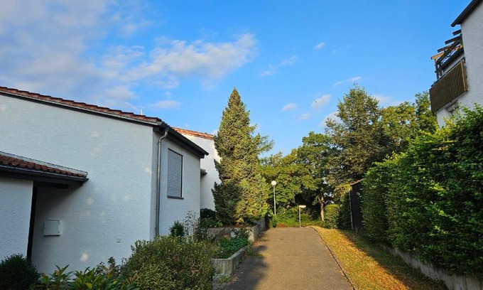 Ulm House | Ferienzimmer bei Thomas - Gemütliches Schlaf- und Wohnzimmer mit modernem Bad