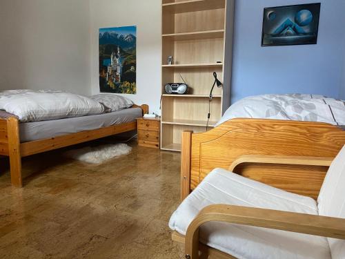 Wilhelmsdorf House | Ferienzimmer Oelhaf Zimmer in Blau Self Check-In mit Key-Tresore