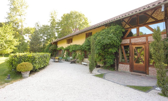 Foissiat House | FERME BRESSANE sleeps 12 in the countryside, 5 bedrooms, 4 bathrooms