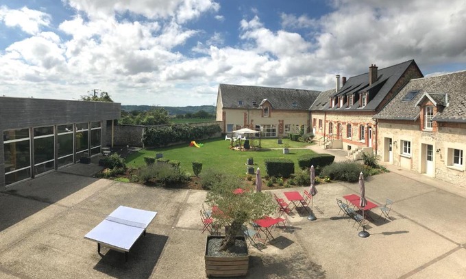 Monampteuil Resort | Ferme Du Chateau