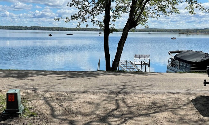 Detroit Lakes Cottage | Fern Beach Hideaway Beautiful New Build Lakefront property-Pet Friendly