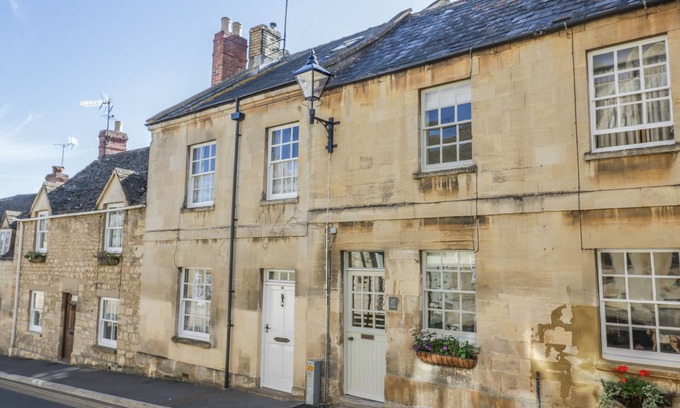 Winchcombe Cottage | FERN COTTAGE, pet friendly, character holiday cottage in Winchcombe