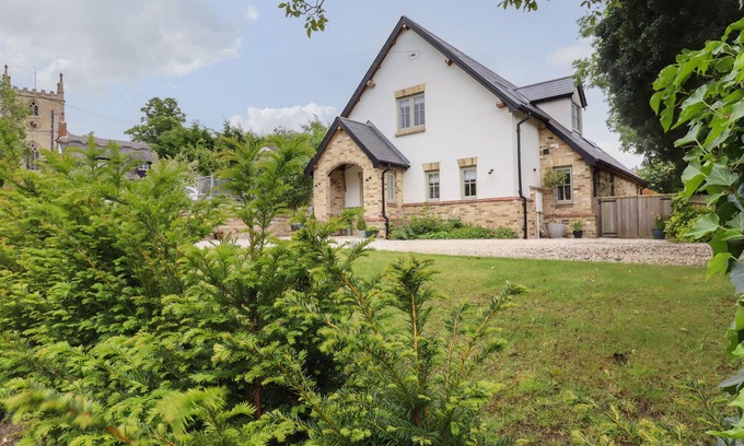 Elsworth Cottage | FERN COTTAGE, pet friendly, with open fire in Elsworth, Cambridge