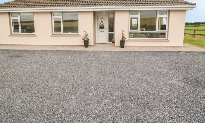 Ballydaniel House | FERN COTTAGE, pet friendly, with a garden in Youghal, County Cork