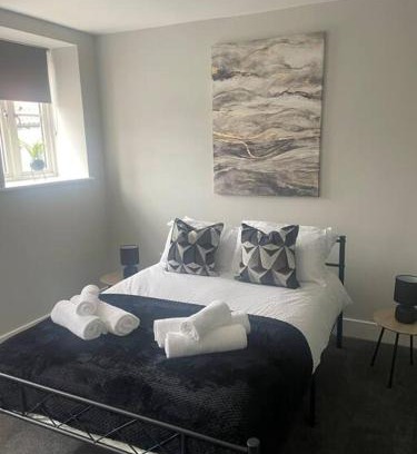 King's Lynn Apartment | Fern House - by Shortstays4u A Modern 2 bedroom Townhouse with free parking in the town centre!
