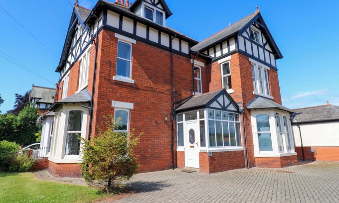 Carlisle Cottage | FERN LEE, pet friendly, with hot tub in Carlisle