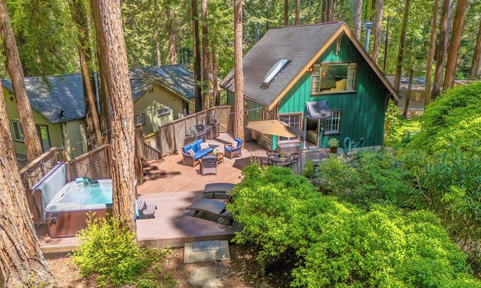 Guerneville House | Fern Woods-Enchanting Redwood Cabin w/Sprawling DECKS! -HtTb/WiFi/Pup