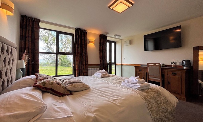 Rochdale Bed & Breakfast | Fernhill Hotel