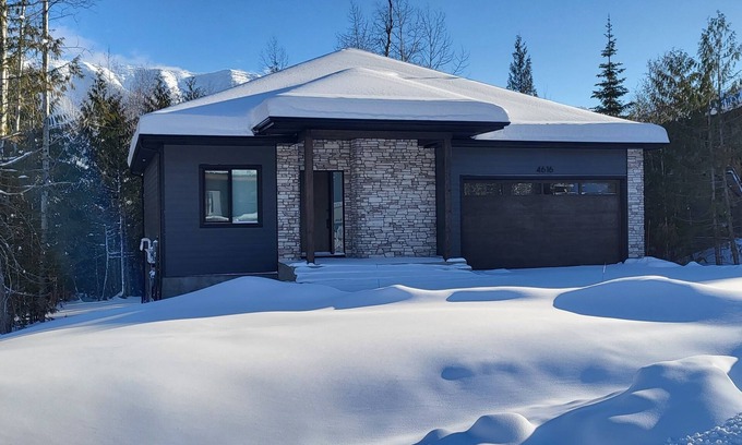 East Kootenay House | Fernie Escape Mountain Home on the Ski Hill