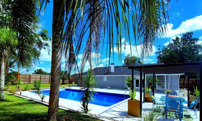 Lakeside Villa | Fernview Villa with private swimming pool