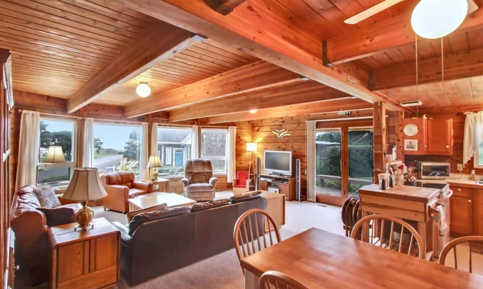 Tolovana Park House | Fernwood Beach House - Beachcomber Vacation Homes