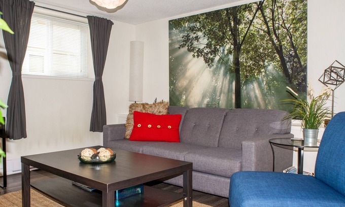 Fernwood Apartment | Fernwood House - Renovated Modern One Bedroom ★ ★ ★ ★ ★