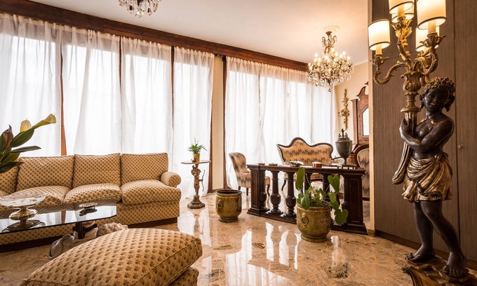 Santissima Annunziata Apartment | FerrHouseCharm in Florence two lifts