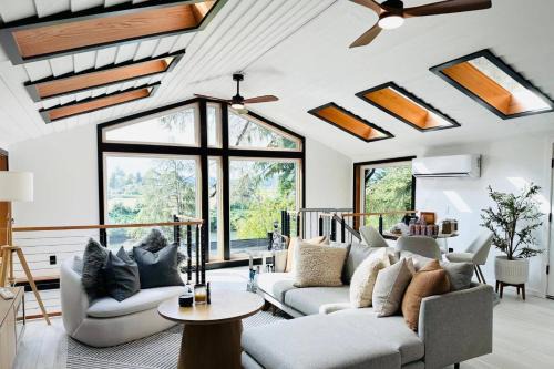 Nehalem House | Ferry Tales on Tomlinson