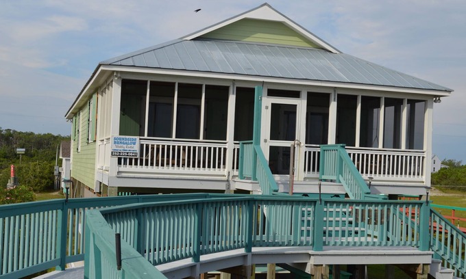 Cedar Island House | Ferry View-Beachfront Property on Pamlico Sound