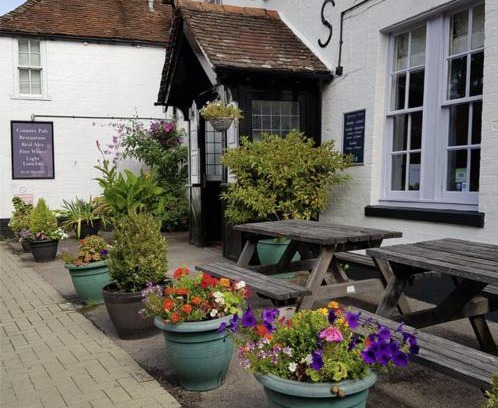 Whitchurch-on-Thames Hotel | Ferryboat Inn