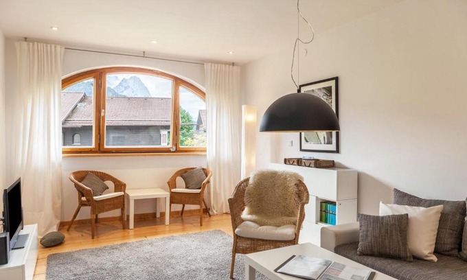 Garmisch-Partenkirchen Apartment | Fewo im Blauen Haus Dg