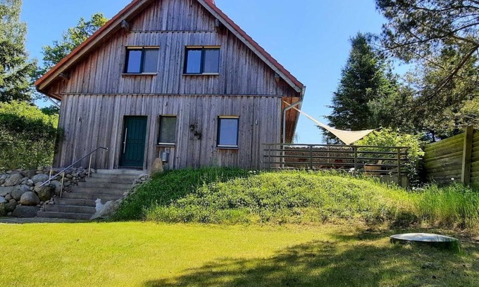 Muritz Apartment | Fewo Pinocchio- mit Garten+terrasse 3sz 6erw.+1k - Ferienwohnungen im Haus Waldstück