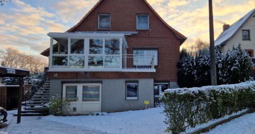 Schwerin Apartment | FeWo Schwerin-Zippendorf mit Sauna und Strandnähe, 4 km bis zur City